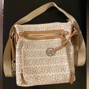 Giani Bernini Block Signature cream and tan color crossbody bag